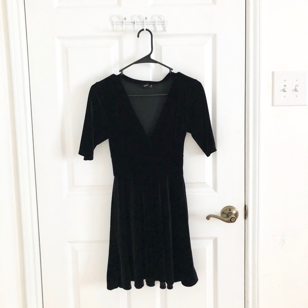 🎁 2 for $16 | Forever 21 Black velvet dress